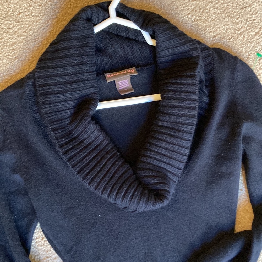 Hooked up women’s black cow neck xs sweater - Picture 4 of 7